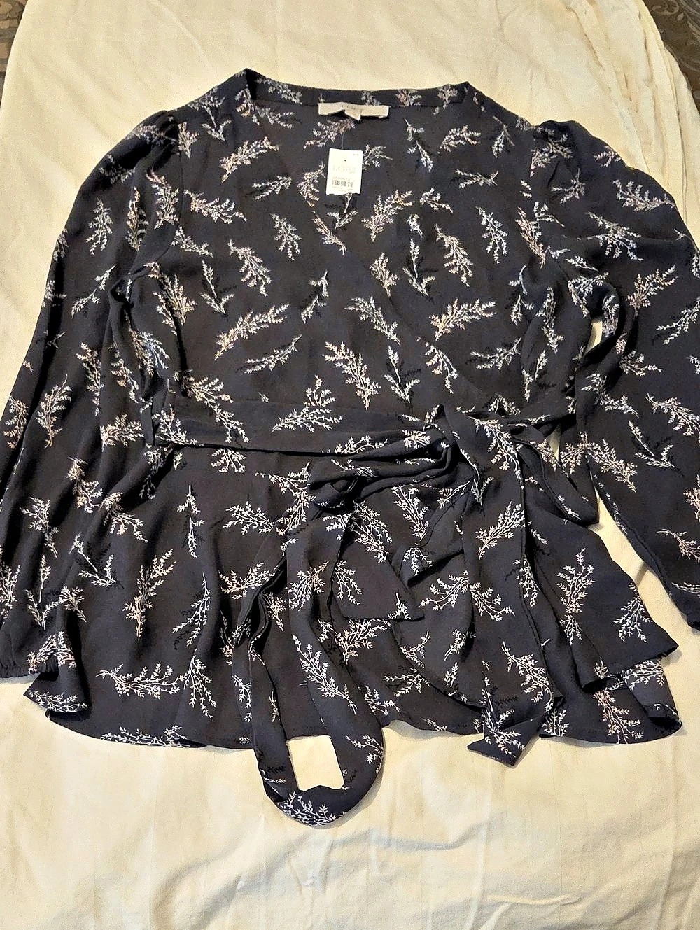 LOFT Floral Tie Waist Wrap  Blouse in Grey Size Medium New With Tag